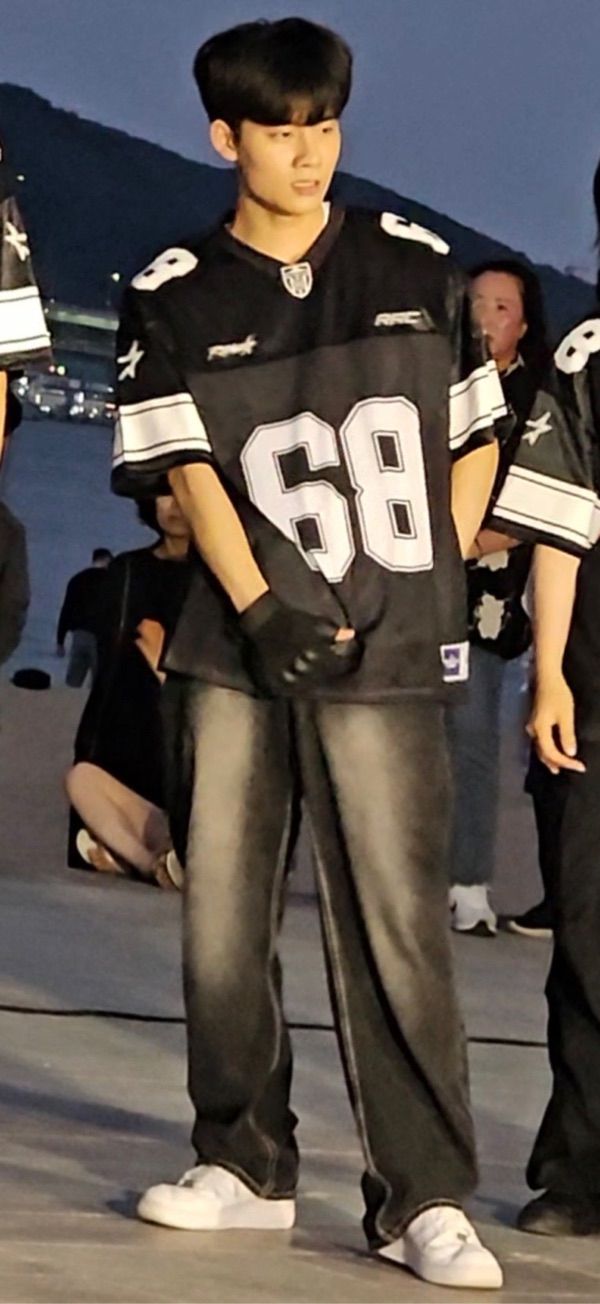MUSINSA | RETRIEVER CLUB 68 FOOTBALL JERSEY [BLACK]