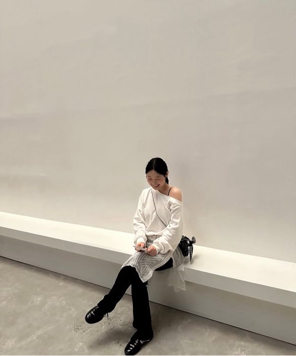 MUSINSA | LETTER FROM MOON Edin off-shoulder sweatshirt (ivory)