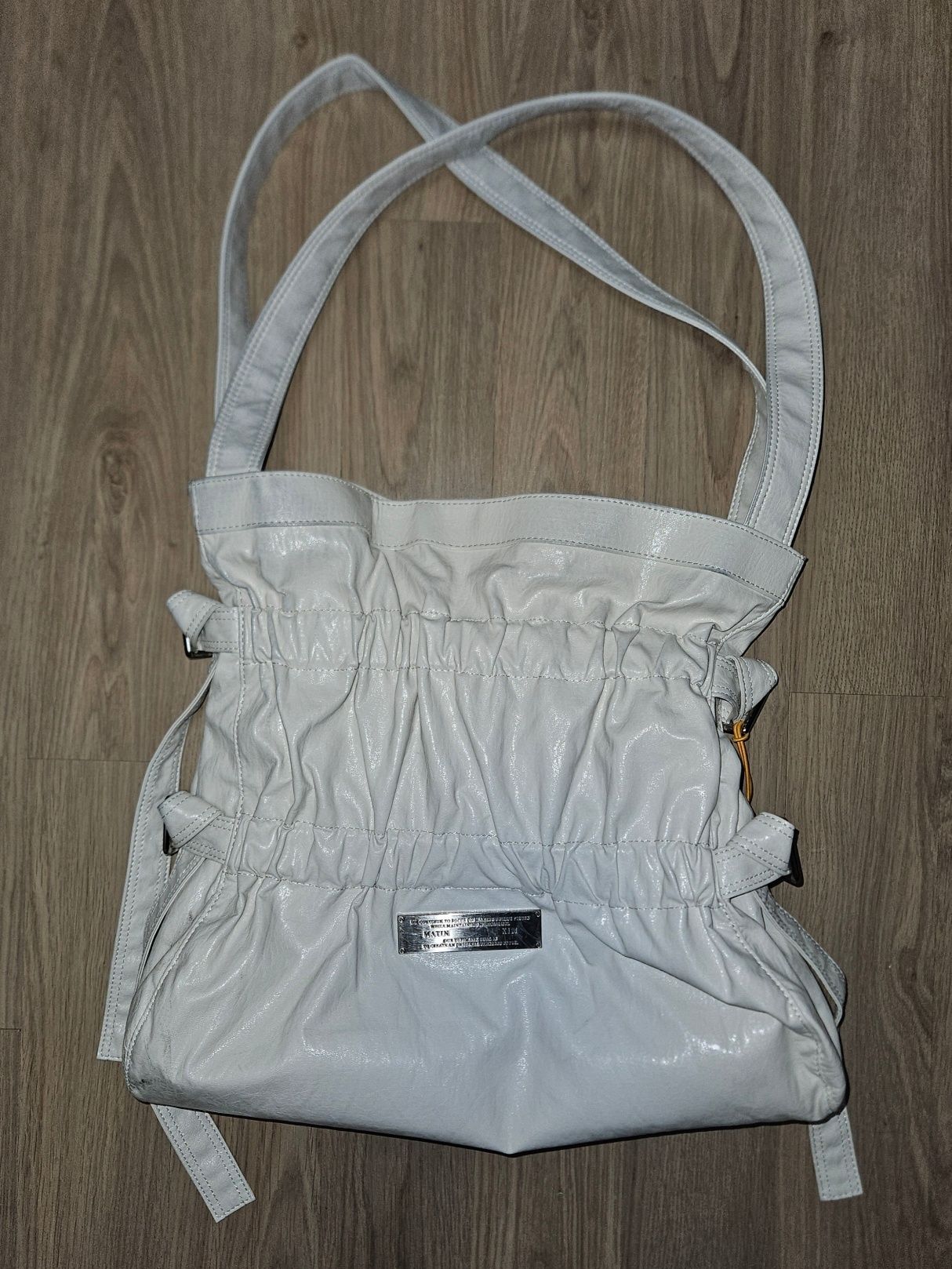 MUSINSA公式 | MATIN KIM FAUX LEATHER SEASHELL BAG IN IVORY