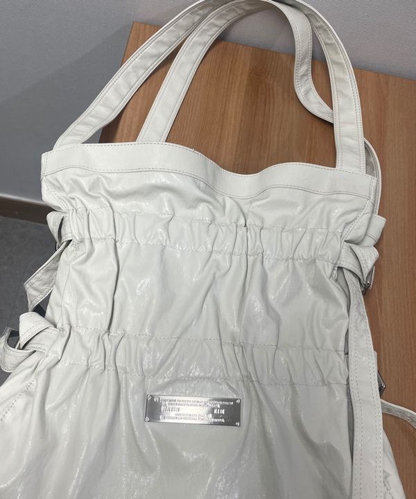 MUSINSA公式 | MATIN KIM FAUX LEATHER SEASHELL BAG IN IVORY