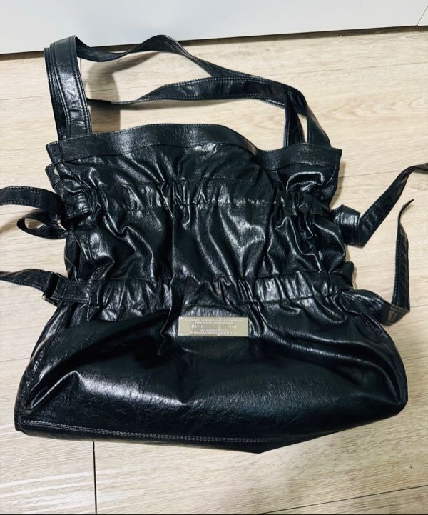 MUSINSA公式 | MATIN KIM FAUX LEATHER SEASHELL BAG IN BLACK