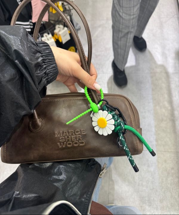 MUSINSA | MARGESHERWOOD SOFT BAGUETTE BAG_washed brown pull-up
