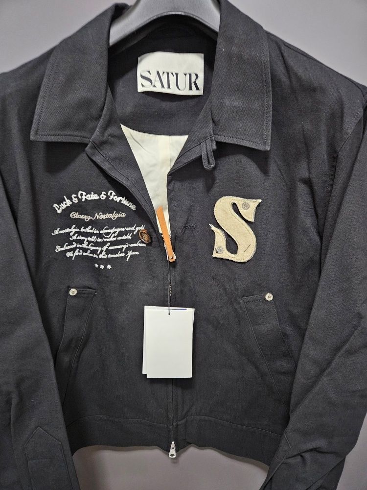 ★2024SS新作★SATUR★Applique Artwork Logo Collar Jacket MUSINSA | SATUR Applique Artwork Logo Collar Jacket Resort Black