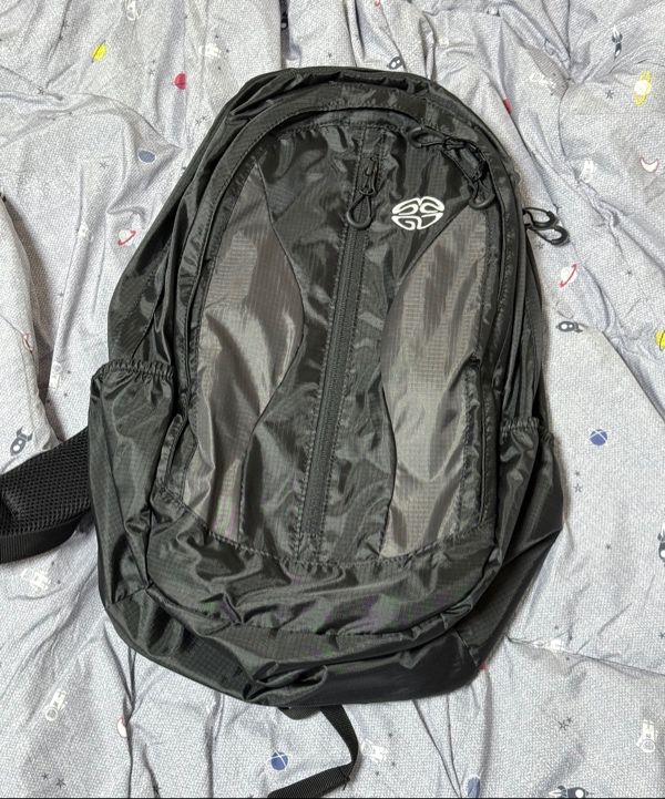MUSINSA公式 | MAHAGRID ECLIPSE WAVE BACKPACK BLACK(MG2ESMAB53A)