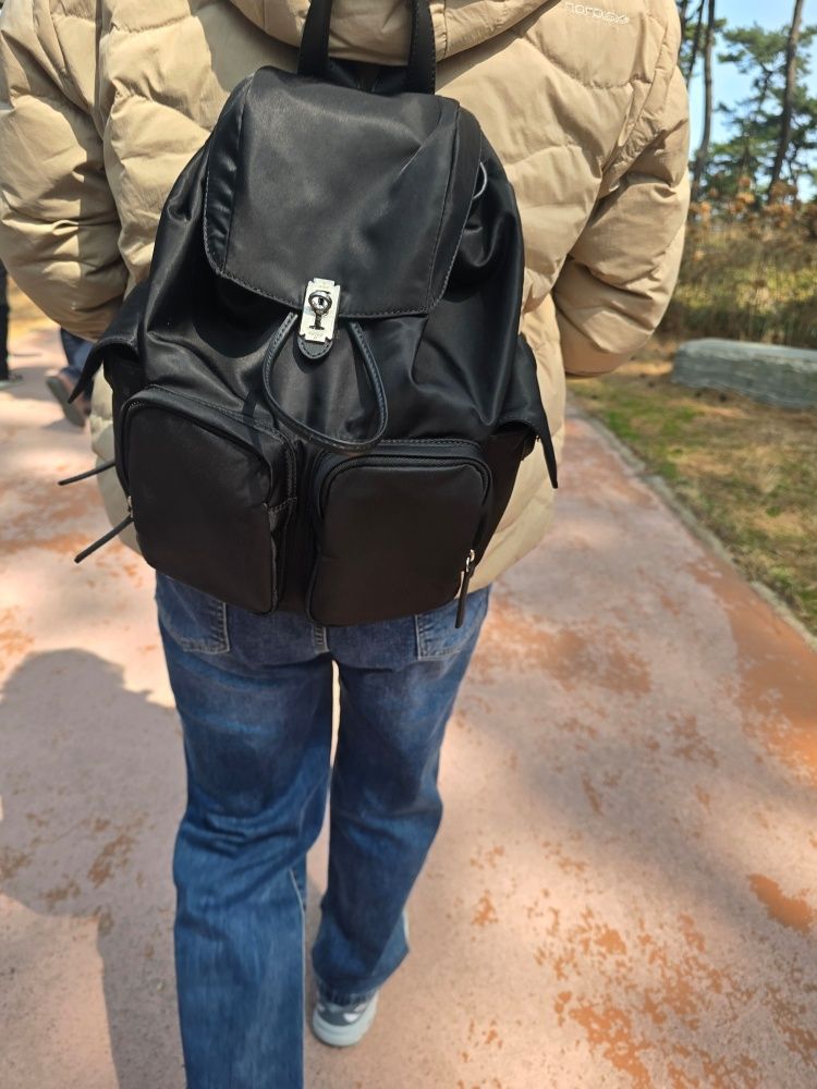 MUSINSA | VUNQUE Hey Double Pocket Backpack M (헤이 더블 포켓 백팩