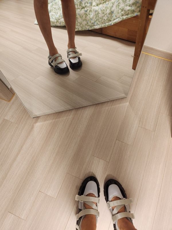 MUSINSA | SALT AND CHOCOLATE Giselle Velcro Sneakers