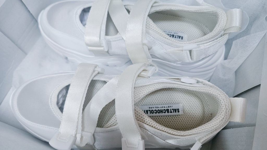 MUSINSA | SALT AND CHOCOLATE Giselle Velcro Sneakers