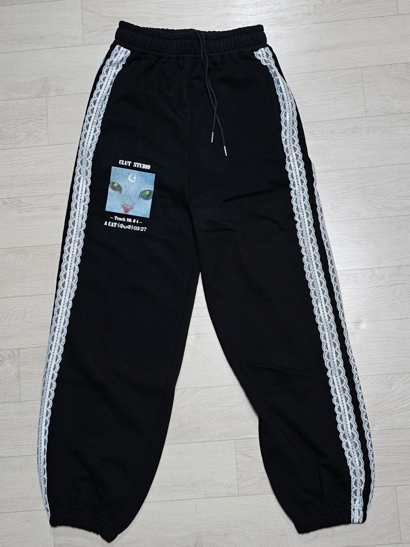 MUSINSA | CLUT STUDIO 0 8 Lace Cat Jogger Pants - Black