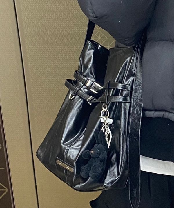 完売品Matin Kim DOUBLE BELTED STRAP BIG BAG HOUSE BY 𝑀𝑎𝑡𝑖𝑛 𝐾𝑖𝑚 DOUBLE BELTED STRAP BIG BAG