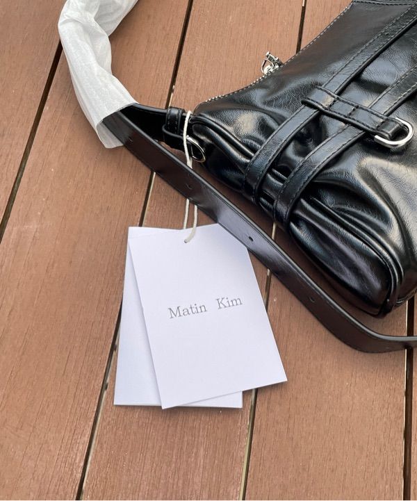 バッグ MATIN KIM DOUBLE BELTED STRAP MINI BAG MATIN KIM ストラップバッグ DOUBLE BELTED STRAP MINI BAG