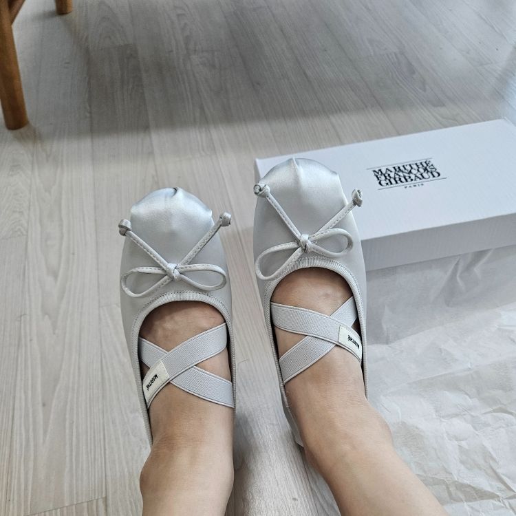 MUSINSA | MARITHÉ W CROSS BANDING RIBBON FLAT SHOES red
