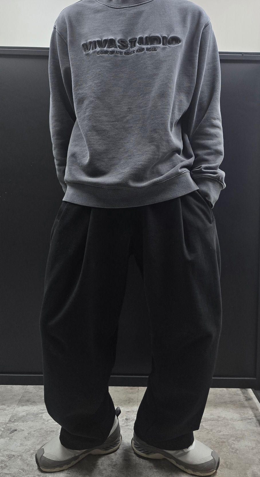 MUSINSA | VIVASTUDIO LOCATION EMBROIDERY CREWNECK [CHARCOAL