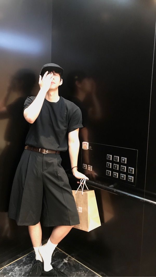 MUSINSA公式 | SIGNATURE Super Wide Bermuda Pants [Black]