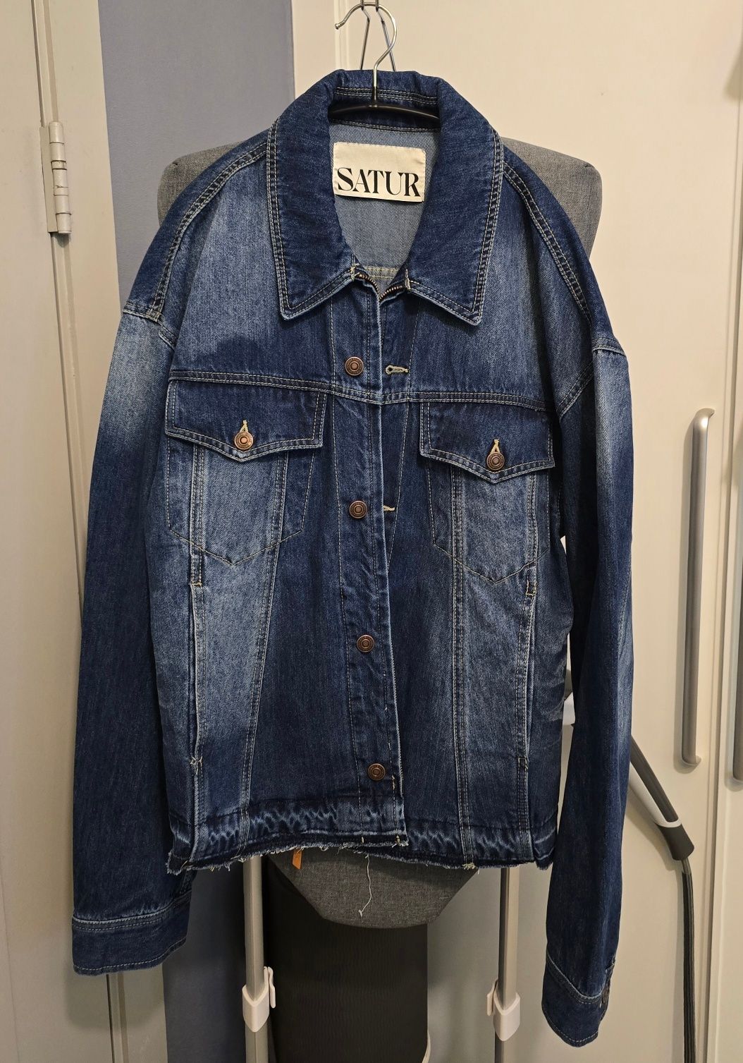 [男女用]★SATUR★Gabon Washed Denim Trucker Jacket★デニム ☆送料・関税込☆SATUR☆Gabon Washed Denim Trucker Jacket☆