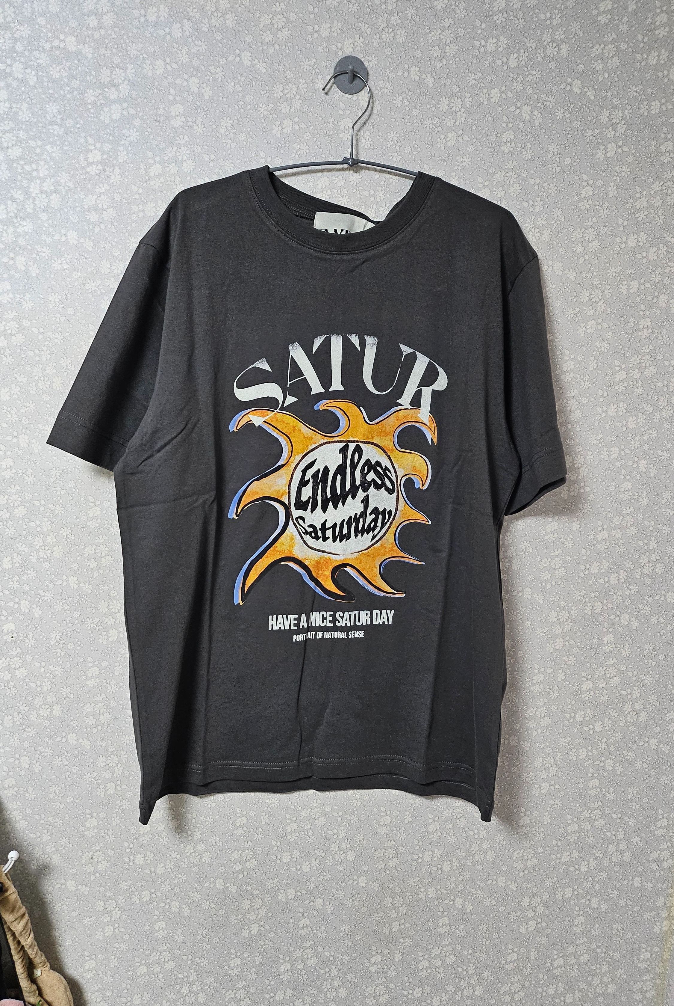 MUSINSA公式 | SATUR (W) Sun Retro Graphic Short Sleeve T