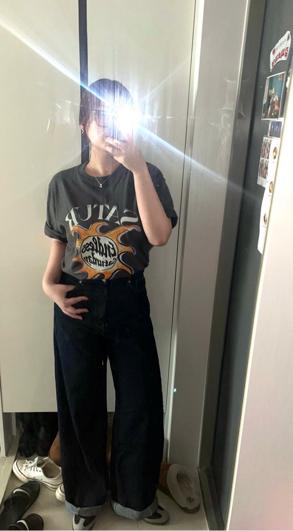 韓国限定 SATUR Sun Retro Graphic T-Shirt Retro Charcoal MUSINSA公式 | SATUR Sun Retro Graphic Short Sleeve T-Shirt