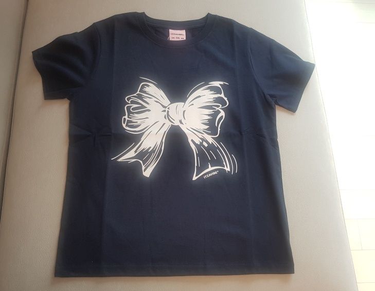 MUSINSA | ITZAVIBE RIBBON LOGO SLIM FIT T SHIRT - WHITE