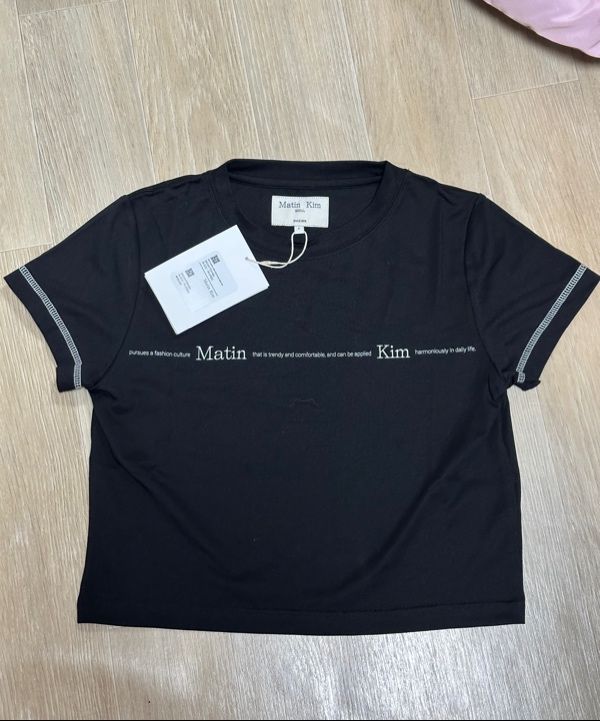 ★Matin Kim★ STITCH PRINTING DETAIL CROP TOP IN BLACK STITCH PRINTING DETAIL CROP TOP IN BLACK – Matin Kim