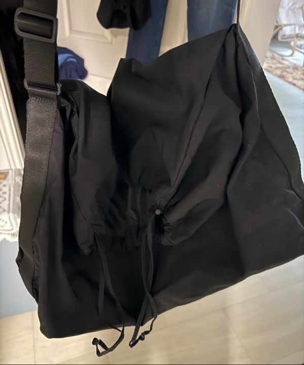 MUSINSA STANDARD_クリンクルドロストリングスリングバッグ_3色 MUSINSA公式 | MUSINSA STANDARD Crinkle Drawstring Easy