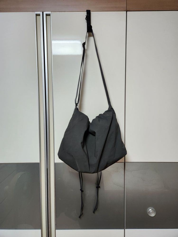 MUSINSA STANDARD_クリンクルドロストリングスリングバッグ_3色 MUSINSA公式 | MUSINSA STANDARD Crinkle Drawstring Easy