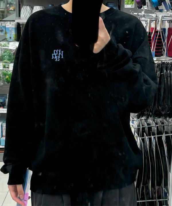 MUSINSA公式 | MUAHMUAH Signature Back Point Sweatshirt [Black]