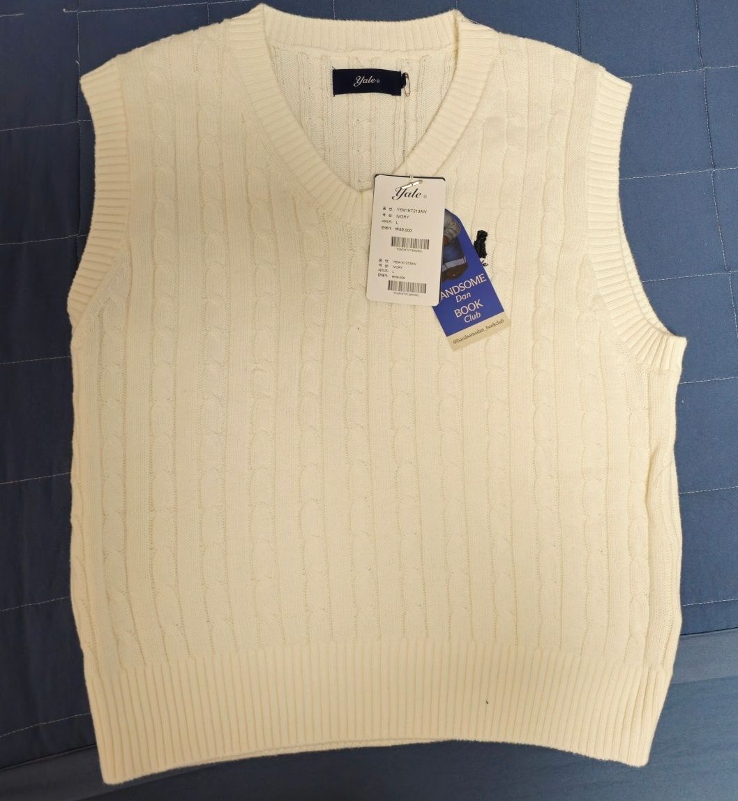 アウターその他 YESEYESEE One Pocket Knitted VNeck Vest Ivory yeseyesee One Pocket Knitted V-Neck Vest - Ivory | 하이츠스토어