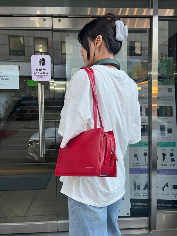 MUSINSA | AMES-WORLDWIDE SQUARE SHOULDER BAG RED (AM2ESUAB41A)