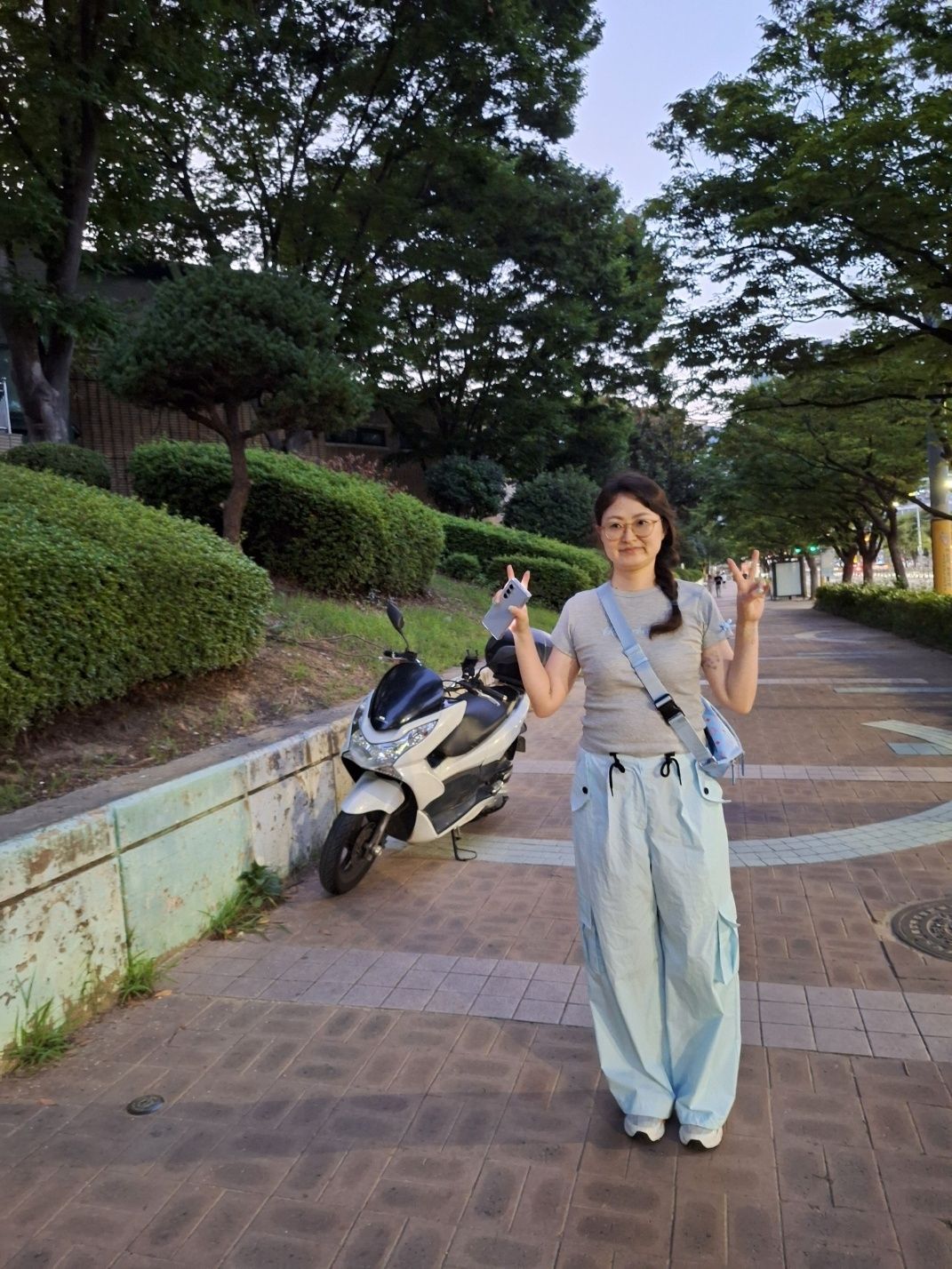 ◆RONRON◆ ROSE RIBBON POINT SLIM CROP T SHIRT MELANGE GREY MUSINSA | RONRON ROSE RIBBON POINT SLIM CROP T SHIRT WHITE
