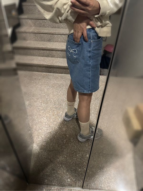 【RONRON】24SS BACK POCKET RIBBON DENIM HALF PANTS M size_8/6 순차배송] BACK POCKET RIBBON DENIM HALF PANTS