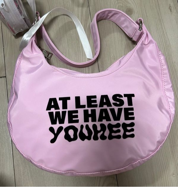 ★YOUHEE★送料込み★韓国★大人気★YOUHEE LETTERING HOBO BAG MUSINSA公式 | YOUHEE YOUHEE LETTERING HOBO BAG PINK