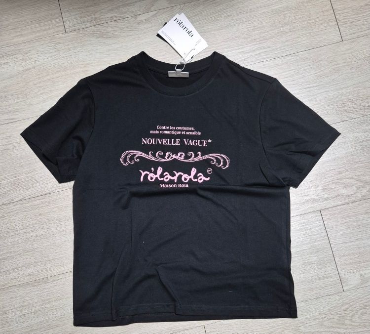 【ROLAROLA】VINTAGE NOUVELLE LOGO HALF Tシャツ4色◆送料込 MUSINSA公式 | ROLAROLA VINTAGE NOUVELLE LOGO HALF T-SHIRT BLACK