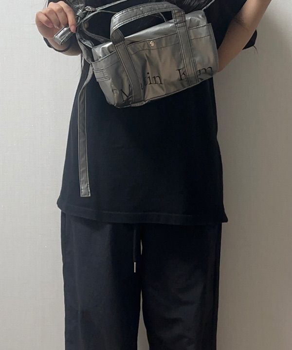 ショルダーバッグ・ポシェット [MATINKIM]glossy logo sporty mini duffel bag in silver 24SS○MATIN KIM○GLOSSY LOGO SPORTY MINI DUFFEL BAG ミニ