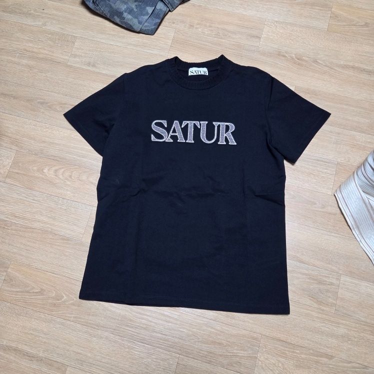 Tシャツ・カットソー SATUR Logo Cross Stitch Short Sleeve T-Shirt Resort Ivory SA MUSINSA | SATUR Logo Cross Stitch Short Sleeve T-Shirt