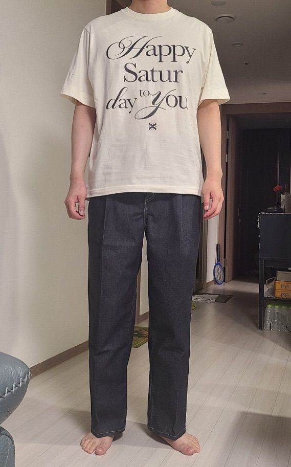 【 SATUR 】Happy Saturday Typo Graphic T-Shirt MUSINSA | SATUR Happy Saturday typo graphic short-sleeved T