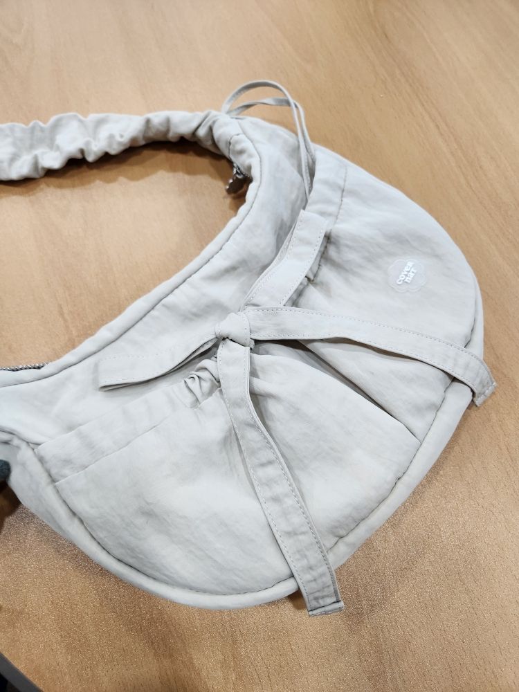 MUSINSA | COVERNAT Clover Heart Shirring Medium Nylon Hobo