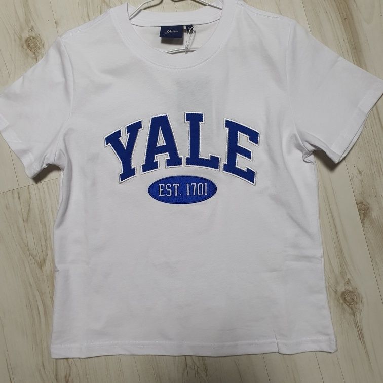 ☆YALE☆ WOMENS 2 TONE ARCH CROP TSHIRT WHITE YEM1SS205AWH MUSINSA | YALE Women's Two-Tone Arch Crop Short Sleeve T