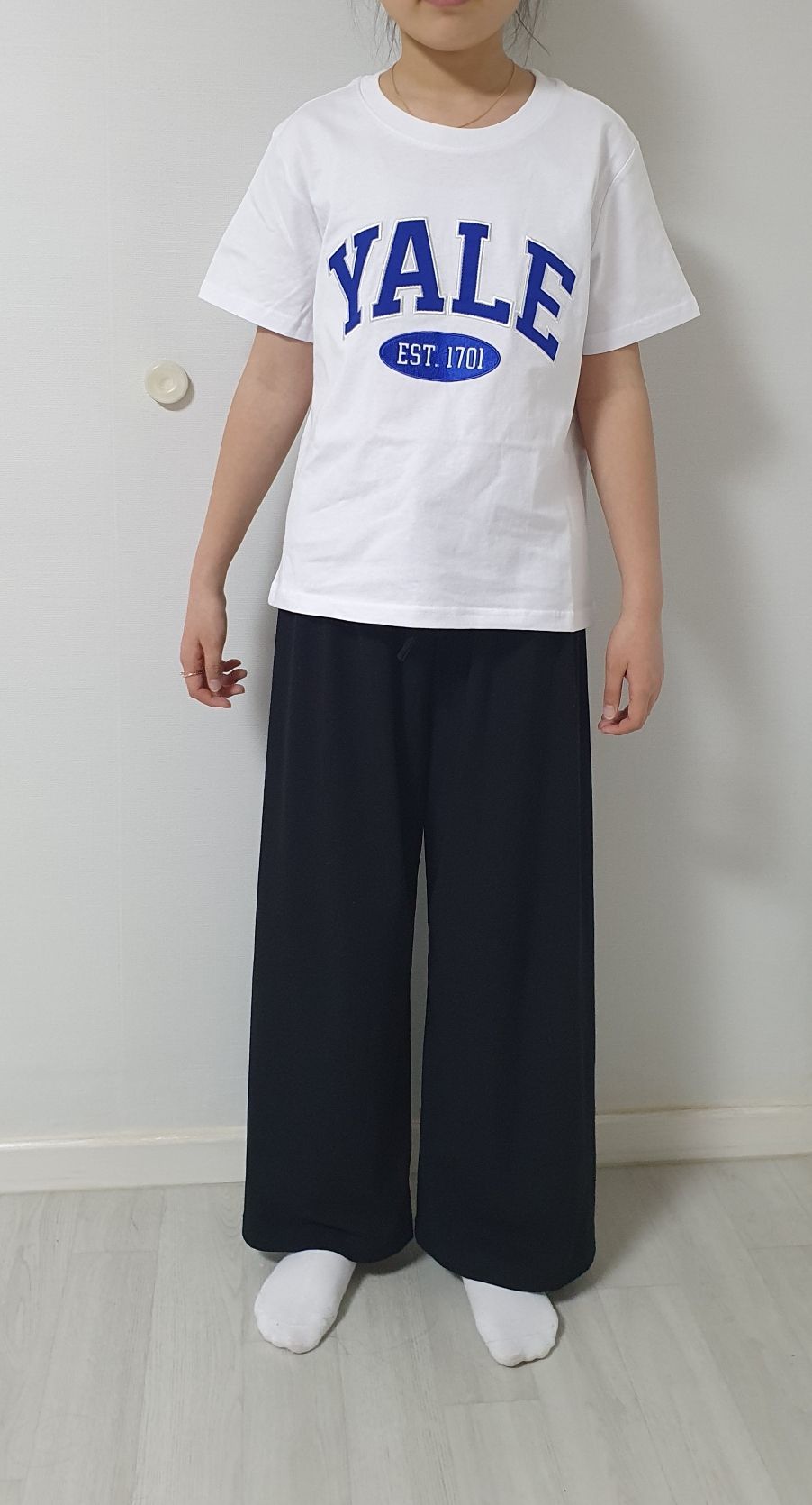☆YALE☆ WOMENS 2 TONE ARCH CROP TSHIRT WHITE YEM1SS205AWH MUSINSA | YALE Women's Two-Tone Arch Crop Short Sleeve T