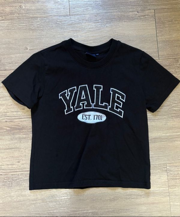 ☆YALE☆ WOMENS 2 TONE ARCH CROP TSHIRT BLACK YEM1SS205ABK MUSINSA | YALE Women's Two-Tone Arch Crop Short Sleeve T