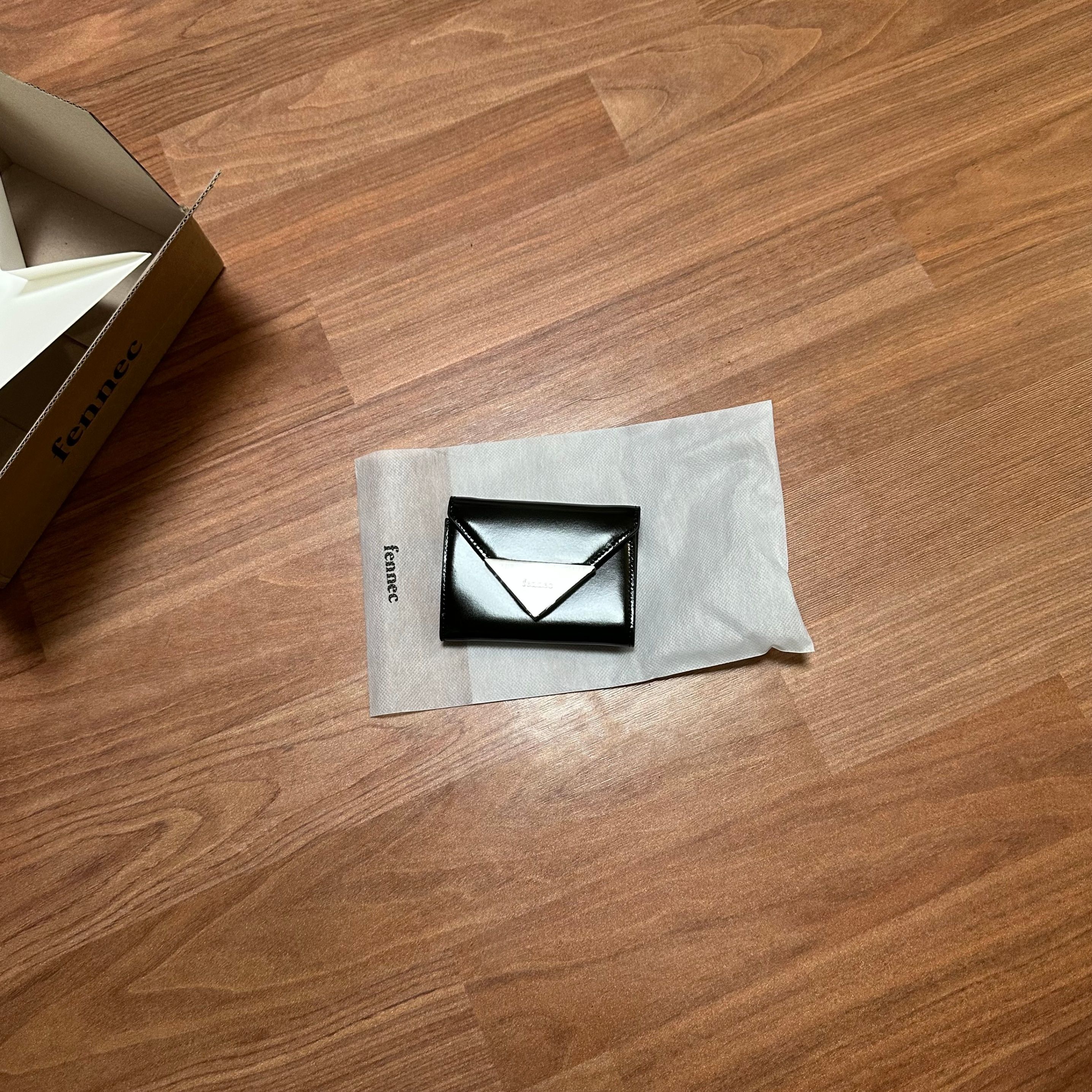 MUSINSA公式 | fennec LACQUER TRIANGLE WALLET - MATT BLACK