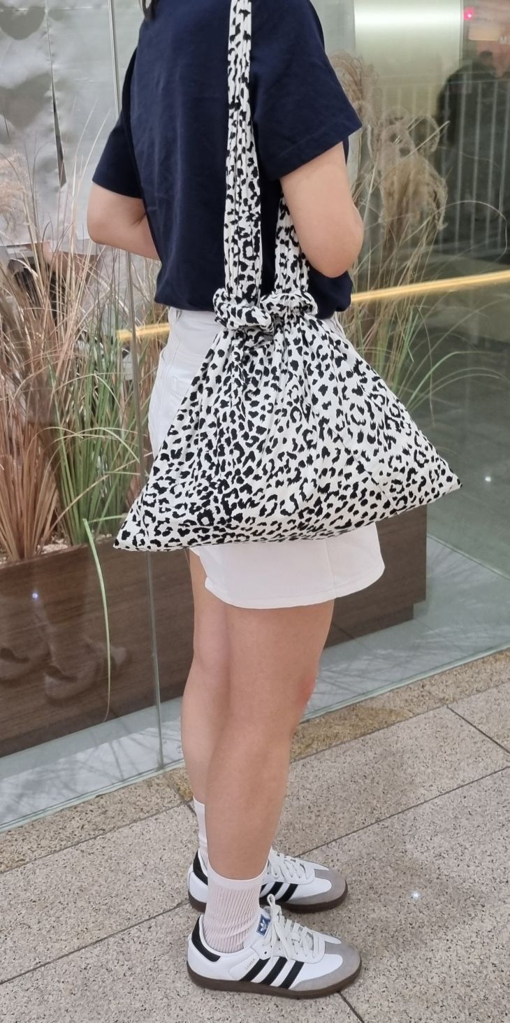 MUSINSA公式 | JEDREFEB5 Scrunchie Large Hobo Leopard