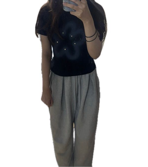 【IUGAMAKARAS】FLOWER STUDDED HALF TOP MUSINSA | IUGAMAKARAS Flower Studded Half Top (White)