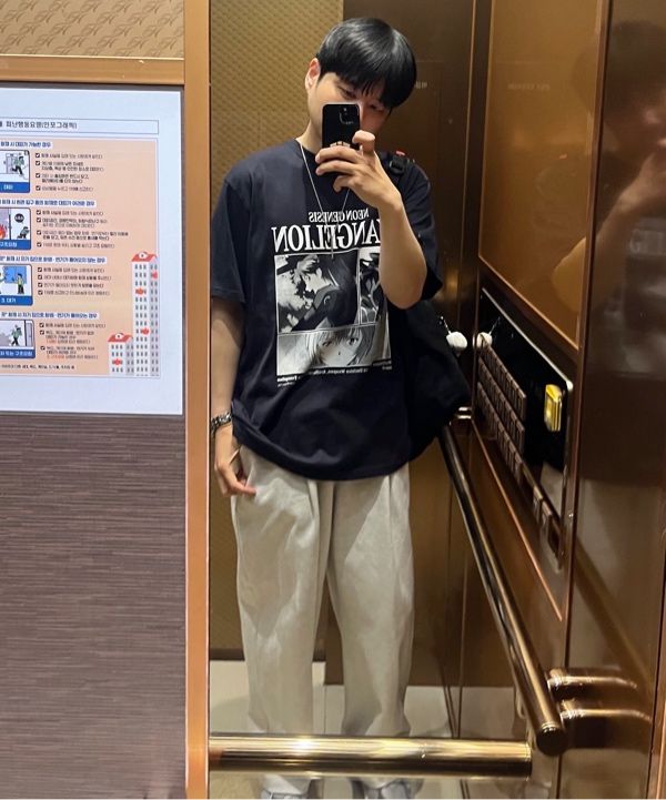 MUSINSA公式 | MAHAGRID EVA POSTER TEE BLACK(MG2EMMT519C)