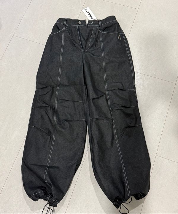 MUSINSA公式 | AAKAM 98 Printed Knee Pin-tuck Denim Pants (Black)