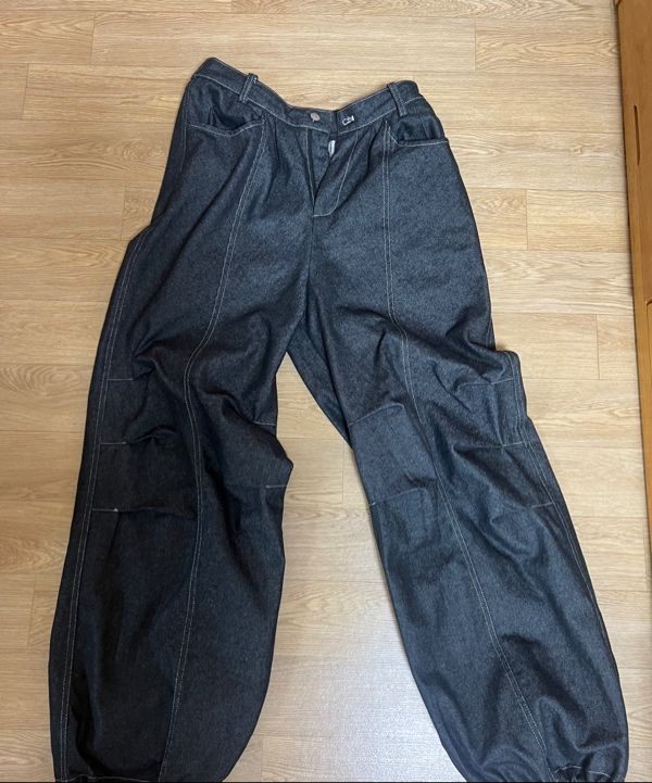 AAKAM ブラックストレートデニム AAKAM】98 Printed Knee Pin-tuck Denim Pants | OUR BRAND