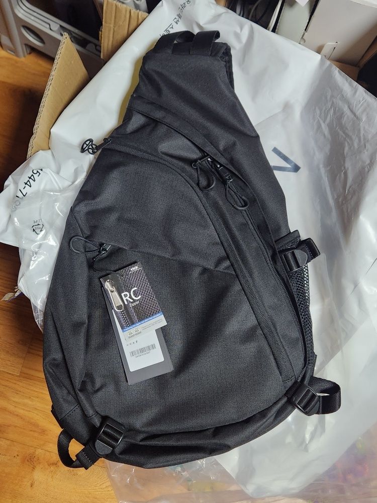 MUSINSA | MUSINSA STANDARD Ripstop Utility Sling Bag [Black]