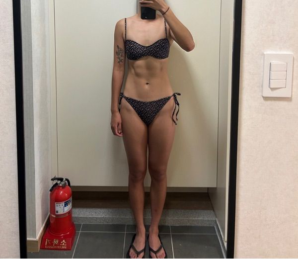 MUSINSA公式 | GLOWNY FARFALLE BIKINI TOP (BLACK CHERRY)