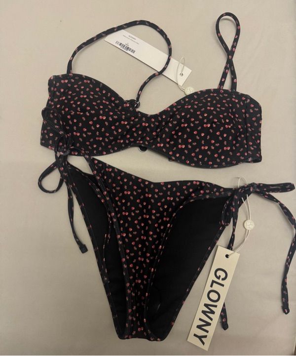 MUSINSA公式 | GLOWNY FARFALLE BIKINI TOP (BLACK CHERRY)