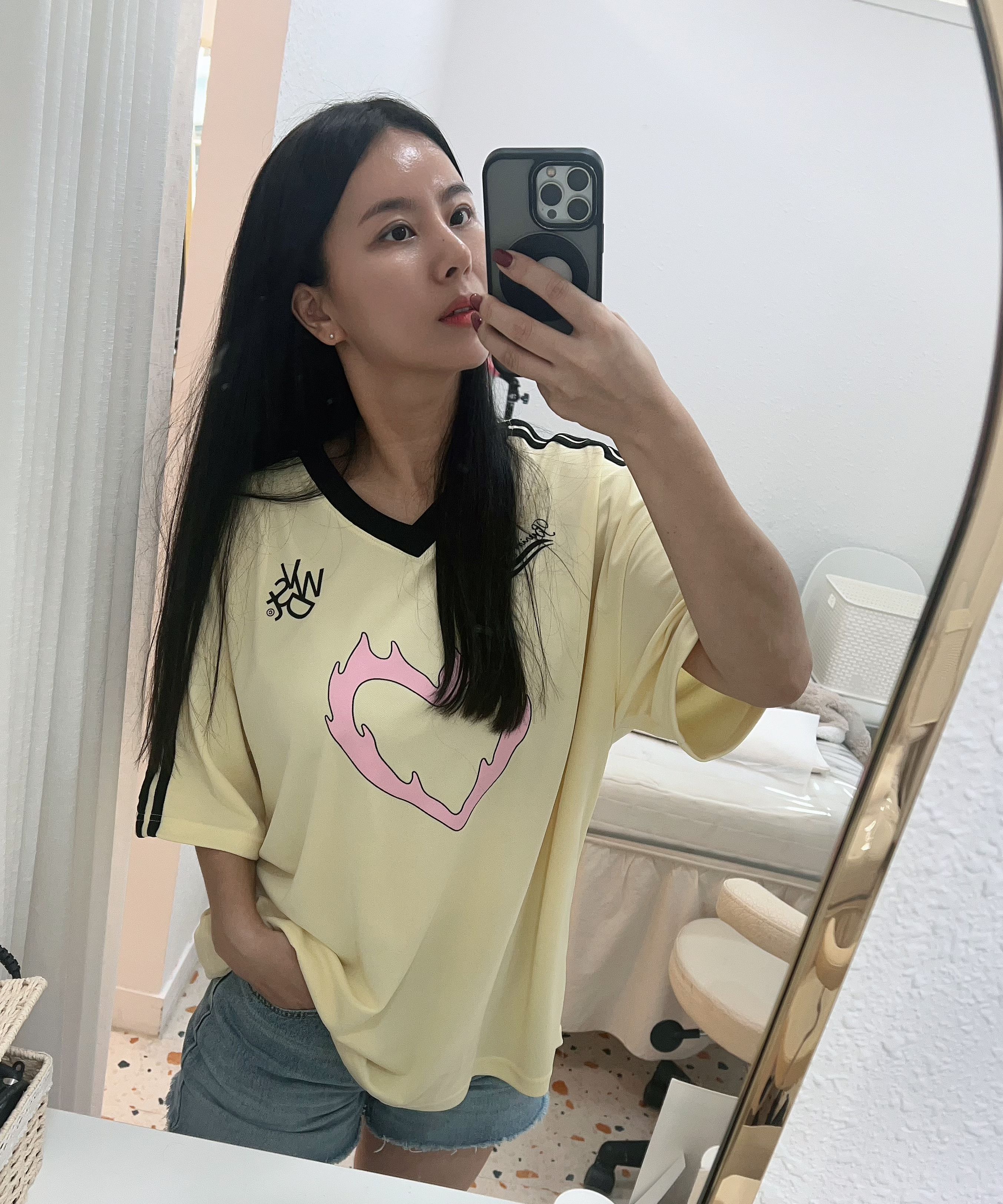 韓国人気★[WONDERVISITOR] BN HEART APPLIQUE T-SHIRT 韓国人気☆[WONDERVISITOR] BN HEART APPLIQUE T-SHIRT (WONDER