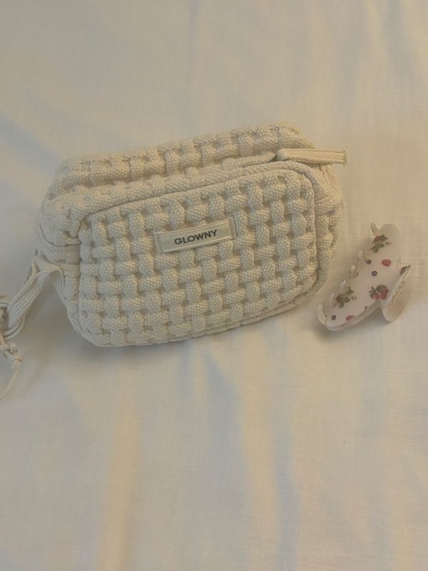 MUSINSA | GLOWNY COTTON TILE POUCH (IVORY)