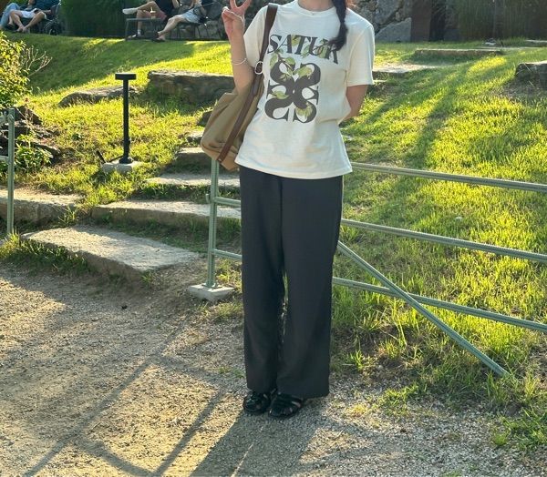 MUSINSA | SATUR (W) Apero Leaf Graphic Short Sleeve T-shirt